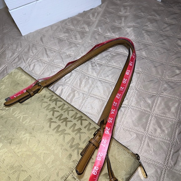 Michael Kors Tan Shoulder Bag with Signature Monogram - Picture 14 of 15